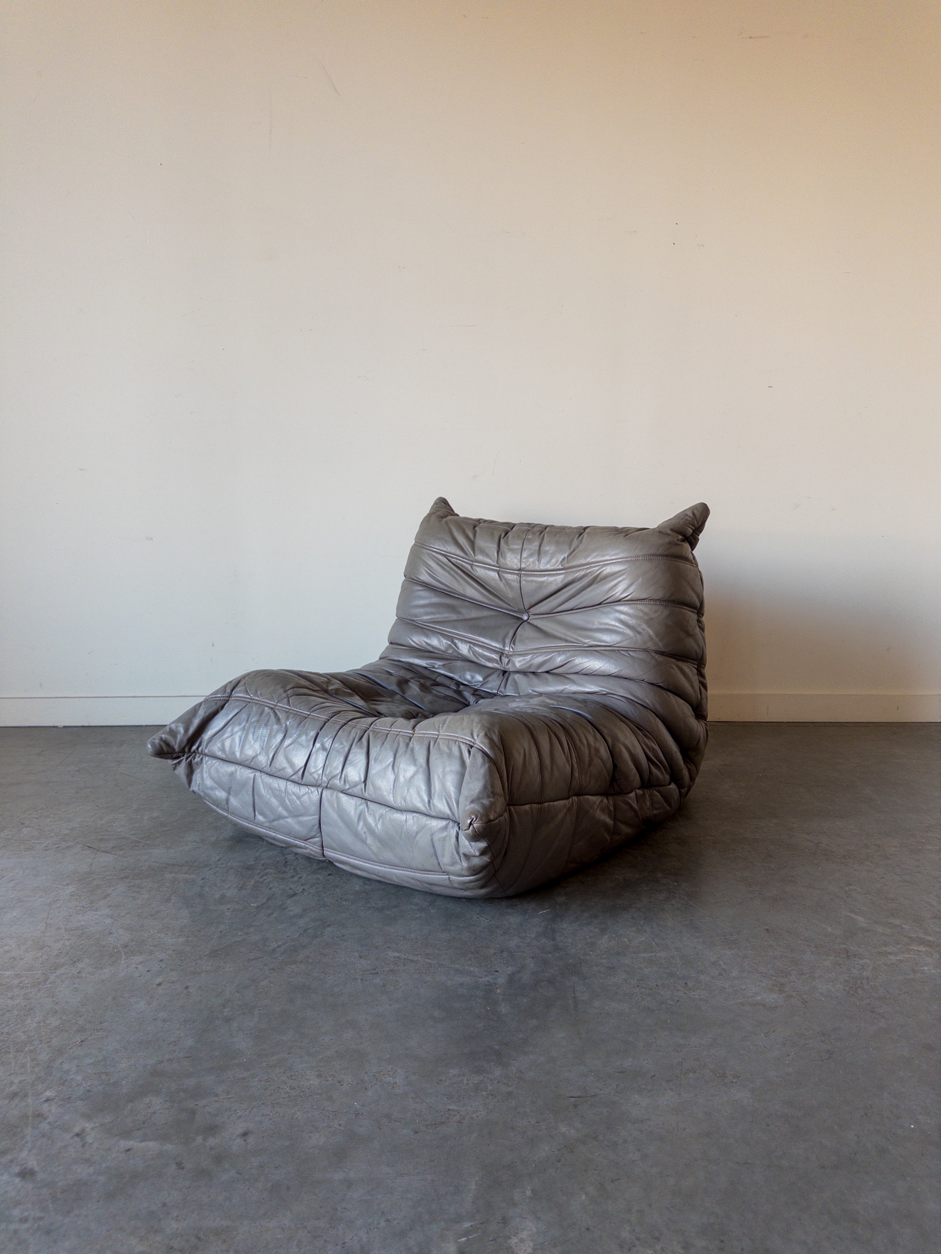 Togo 1-Seater in Grey Leather by Michel Ducaroy for Ligne Roset