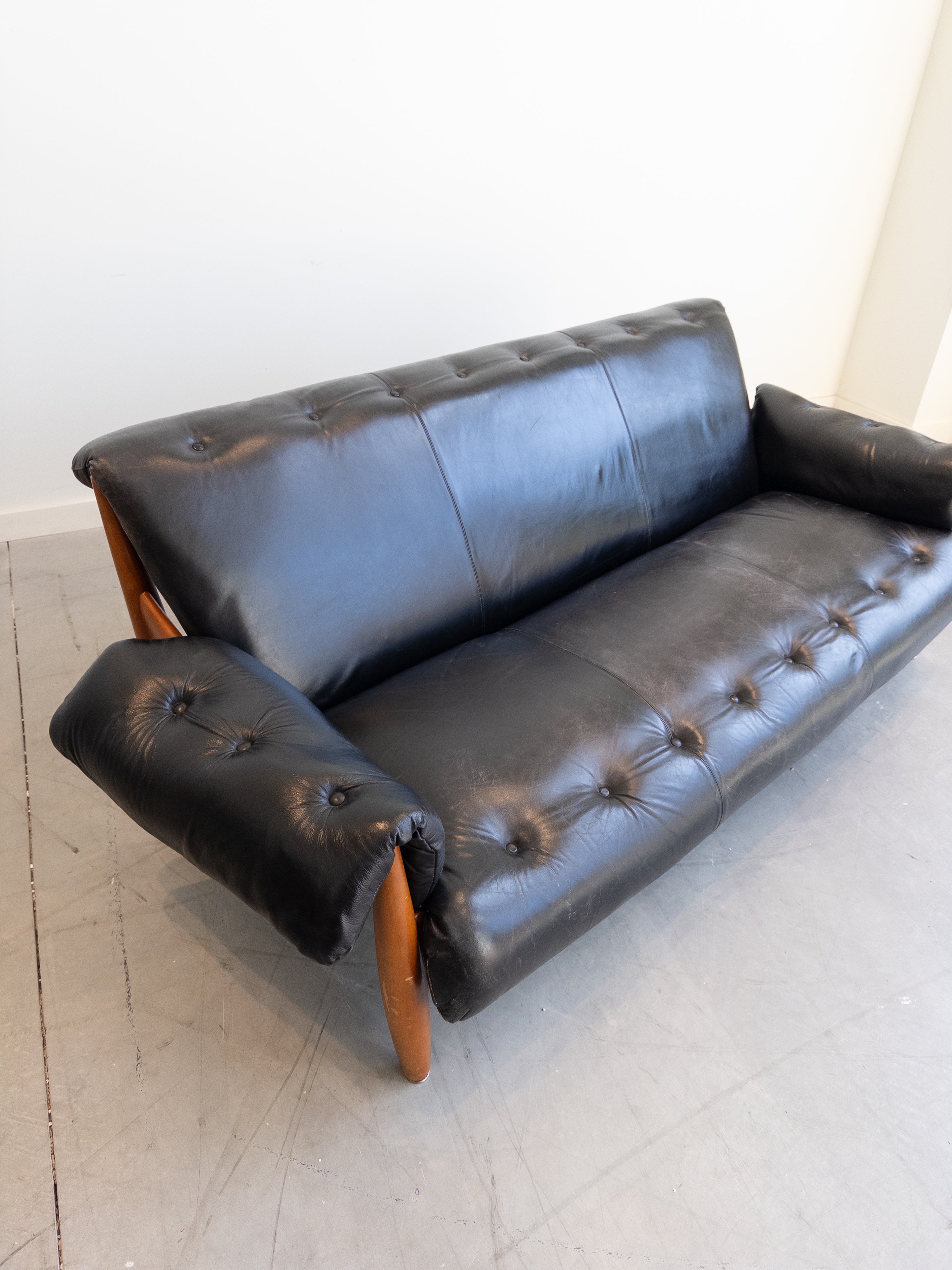 Sheriff sofa by Sergio Rodrigues for ISA Bergamo