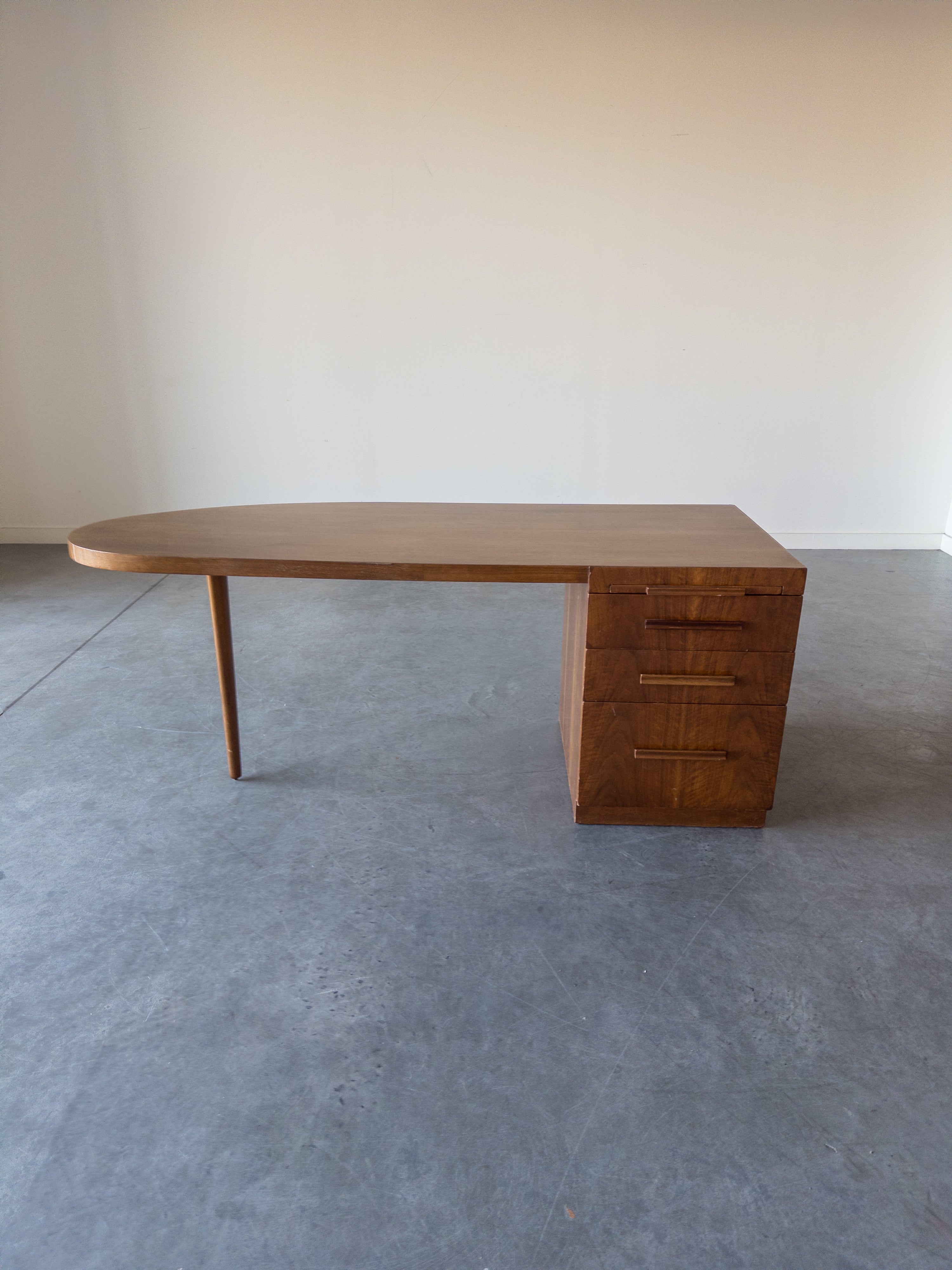 Walnut Oval Desk by T.H.Robsjohn-Gibbings for Widdicomb