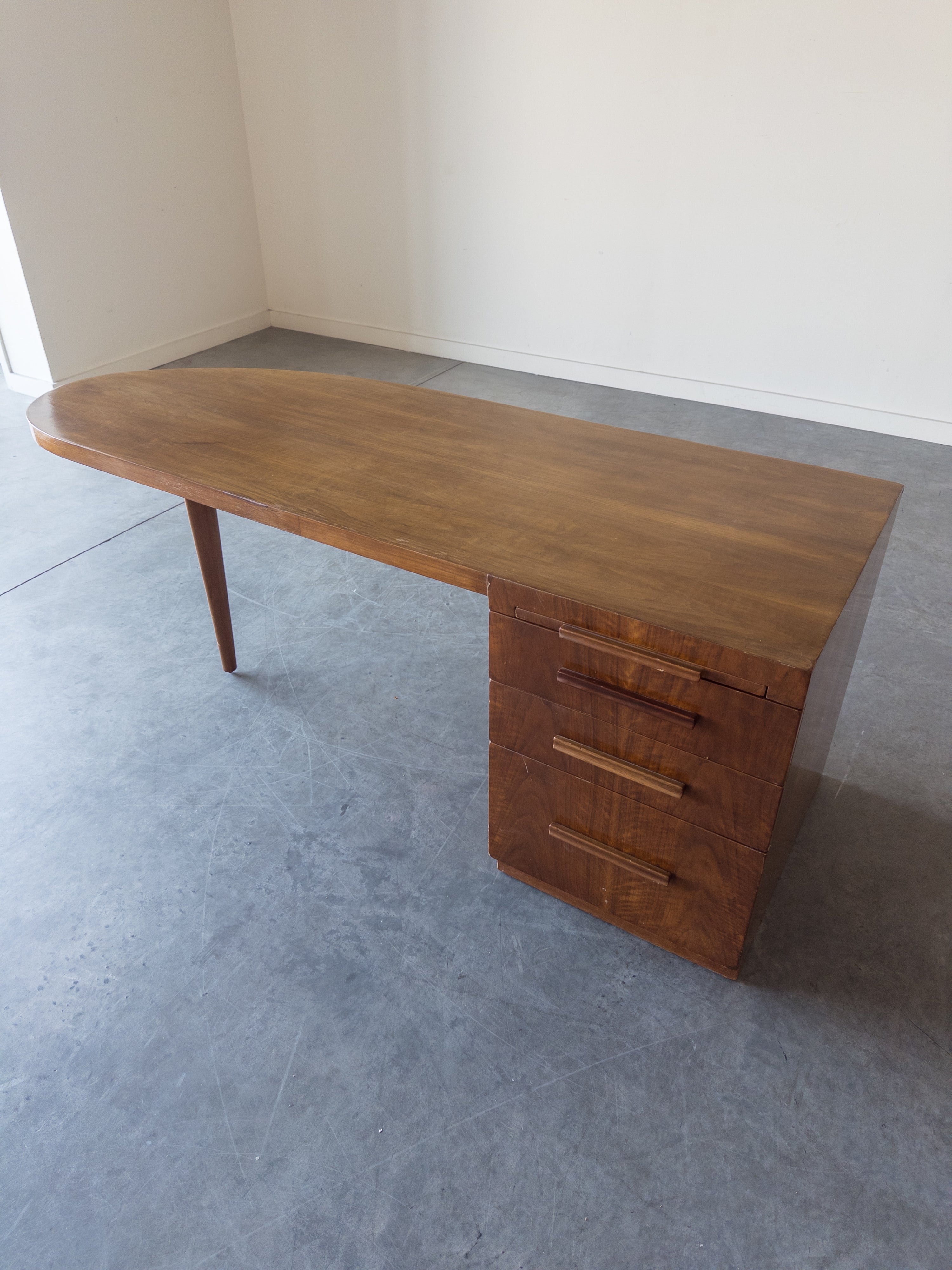 Walnut Oval Desk by T.H.Robsjohn-Gibbings for Widdicomb