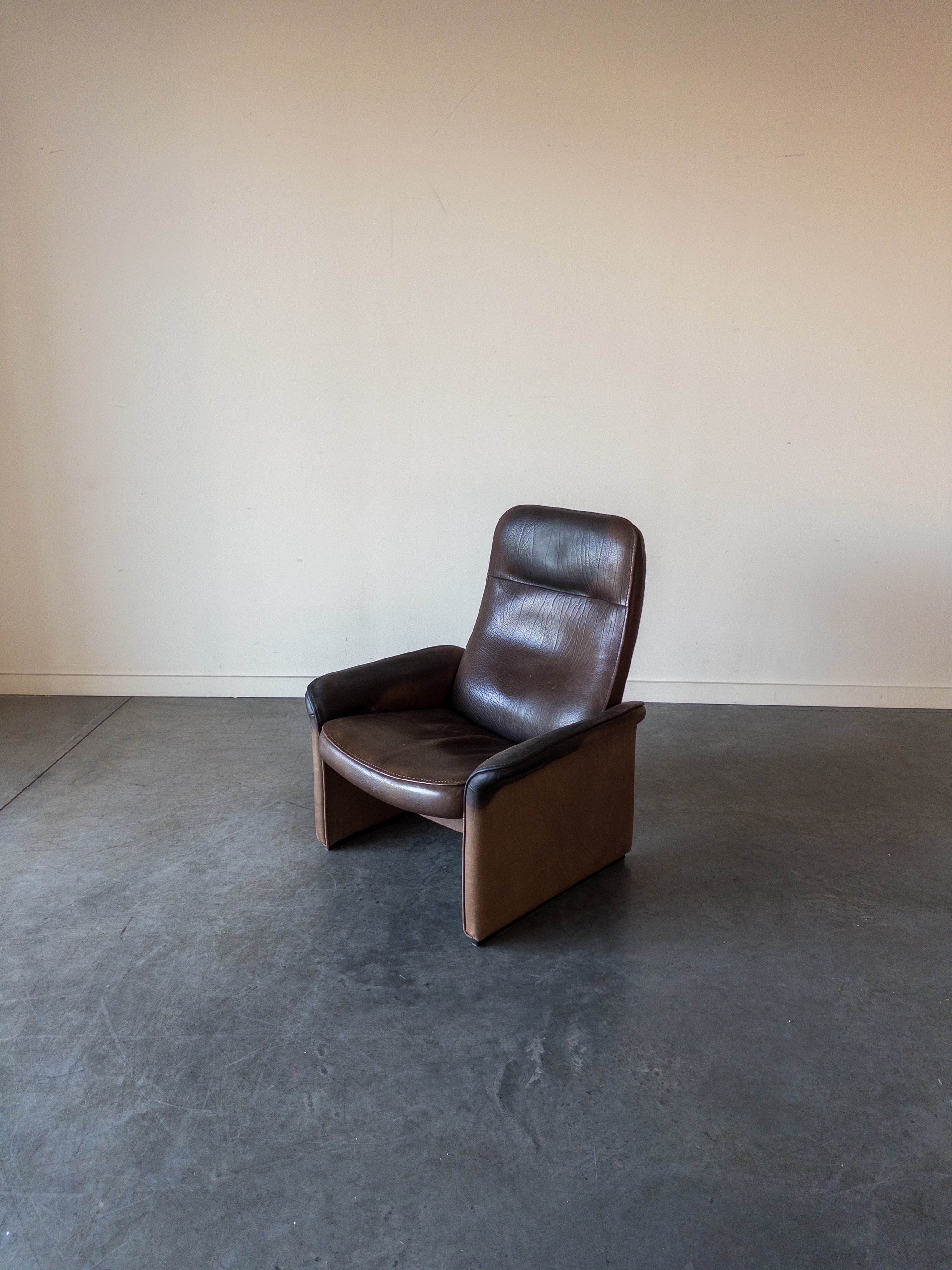 DS-50 Chocolate Brown Executive Recliner Chair