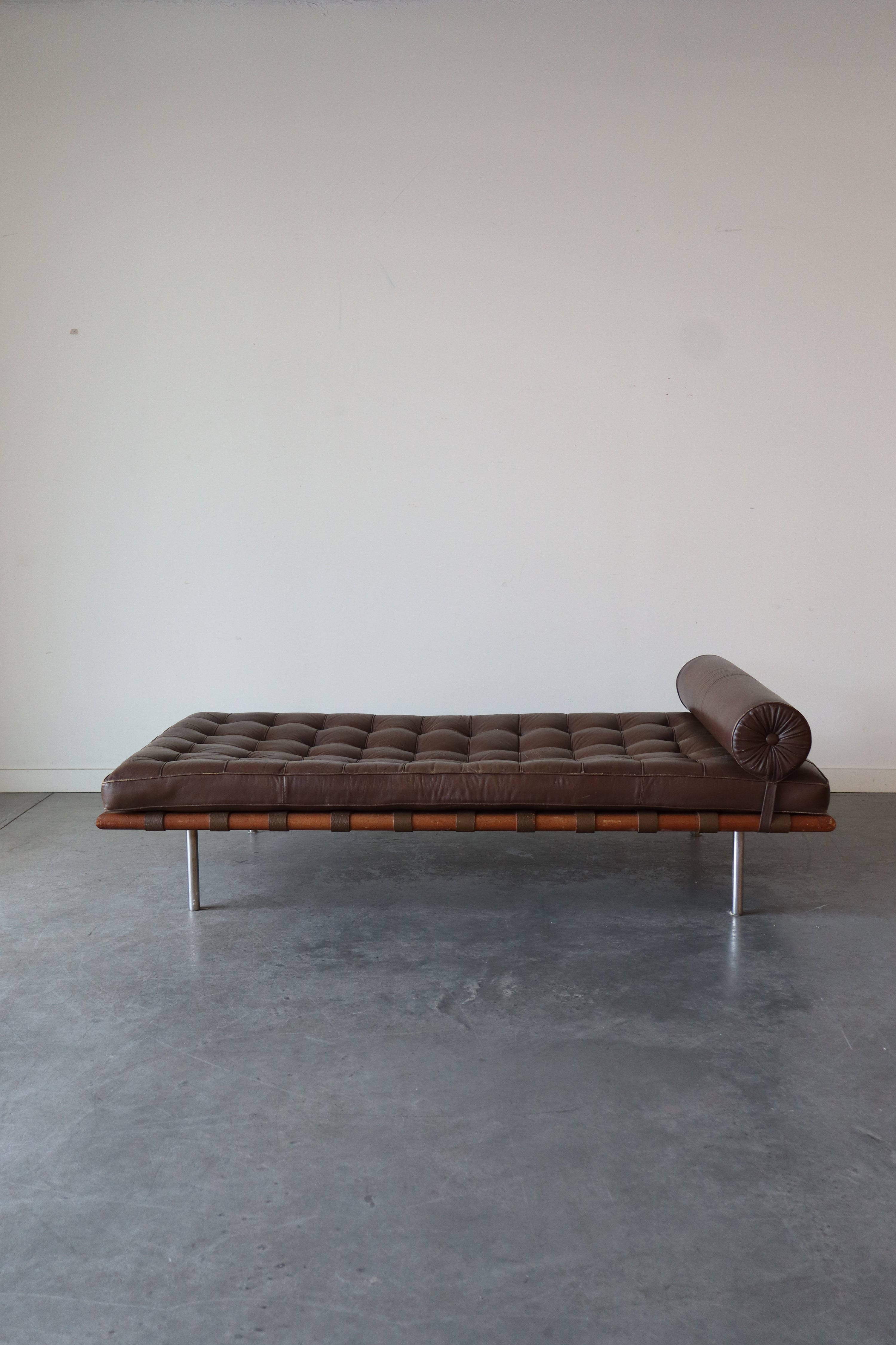 Barcelona Daybed Sofa Model 258L by Lilly Reich and Mies van der Rohe for Knoll