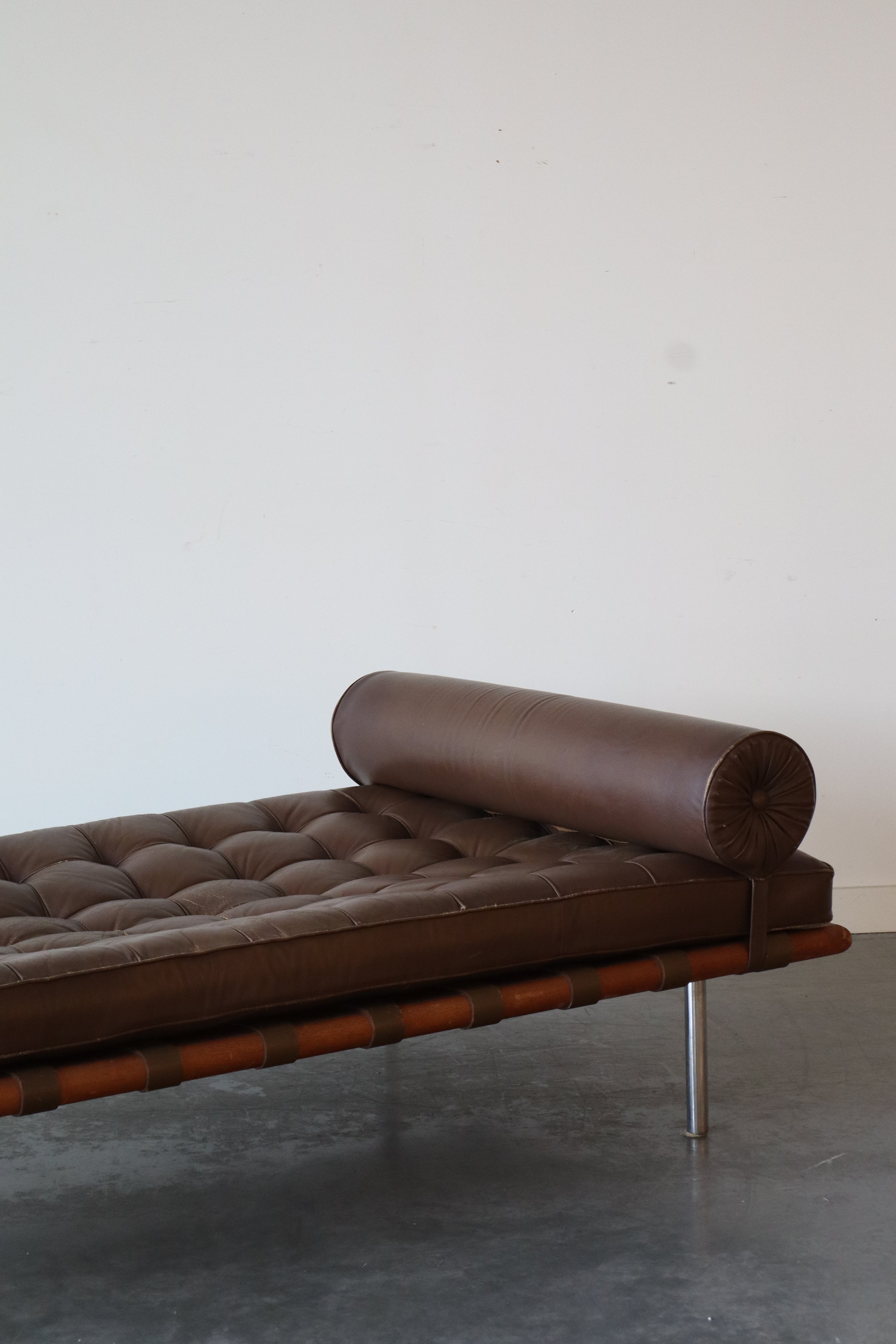 Barcelona Daybed Sofa Model 258L by By Lilly Reich and Mies van der Rohe for Knoll