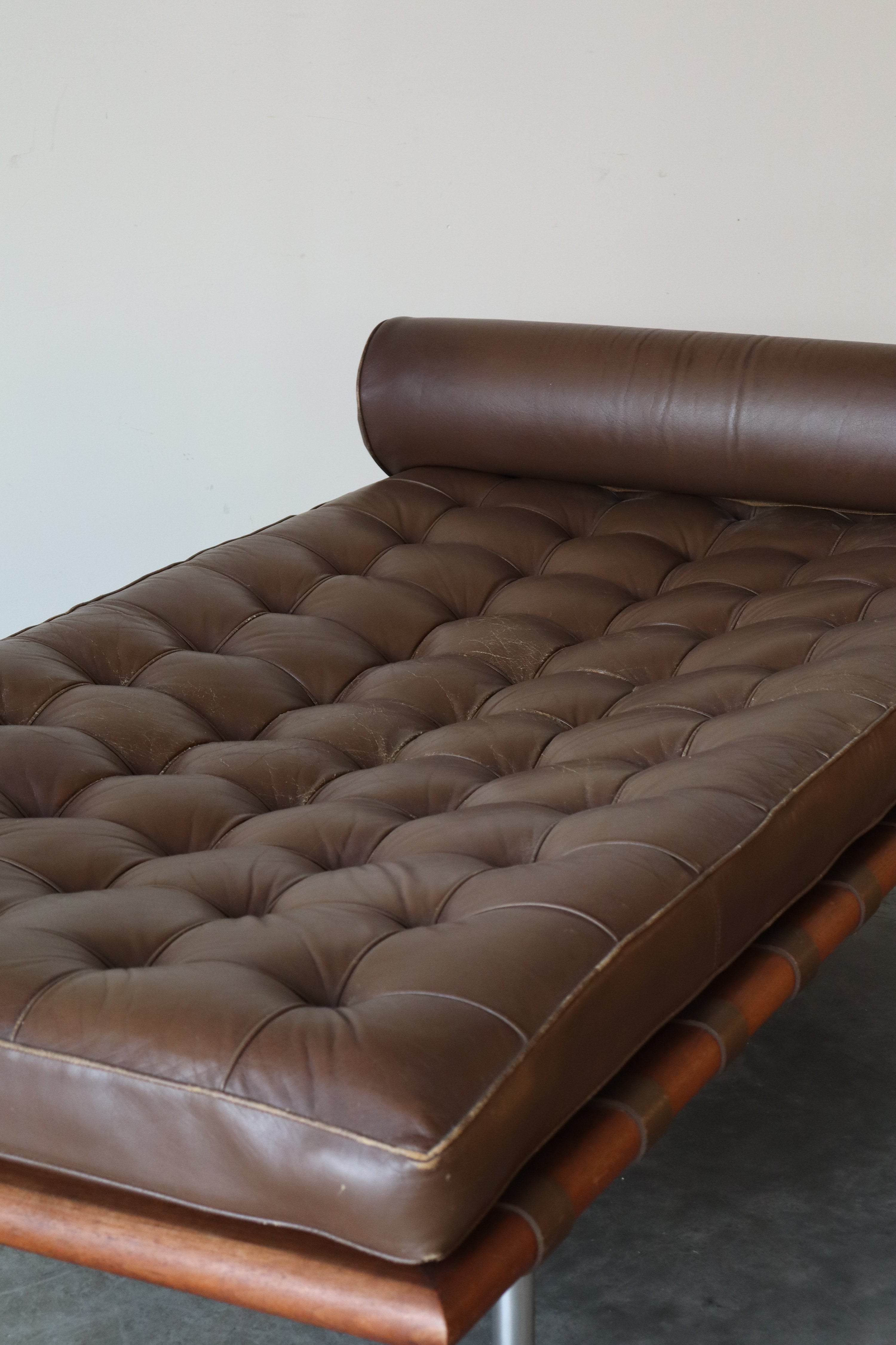 Barcelona Daybed Sofa Model 258L by Lilly Reich and Mies van der Rohe for Knoll