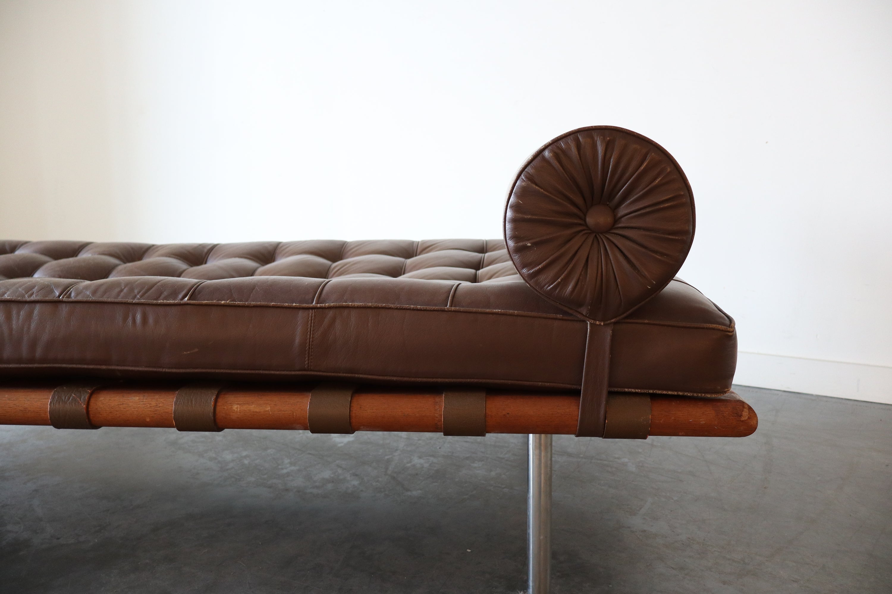 Barcelona Daybed Sofa Model 258L by Lilly Reich and Mies van der Rohe for Knoll